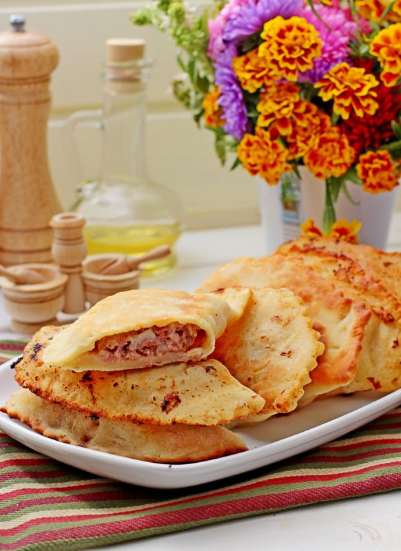 Чебуреки на кефире: как приготовить хрустящее лакомство из детства