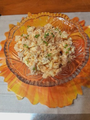 Новый хит новогоднего стола: быстрый салат с курицей и ананасами