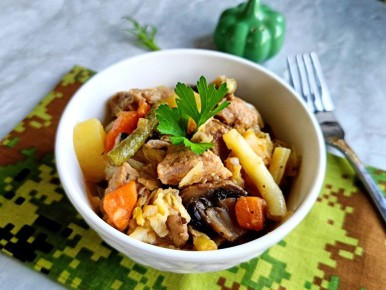 Легкое овощное рагу с индейкой: идеальный обед для всей семьи