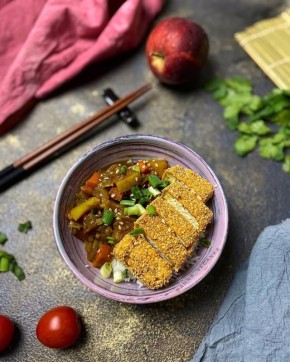 Веганский кацу карри с хрустящим тофу: новый взгляд на японское блюдо