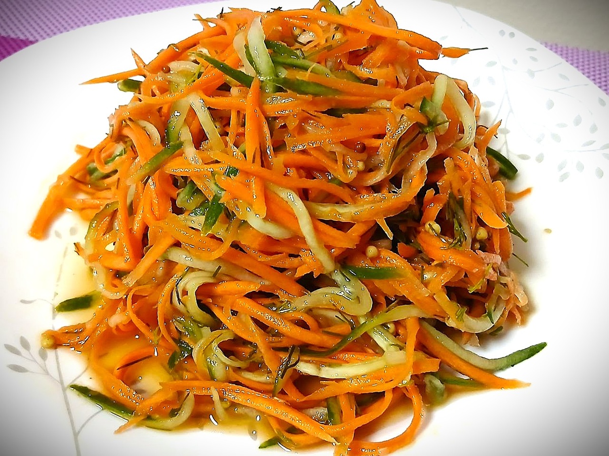 Салат с морковью и огурцом: быстрое решение для легкой закуски