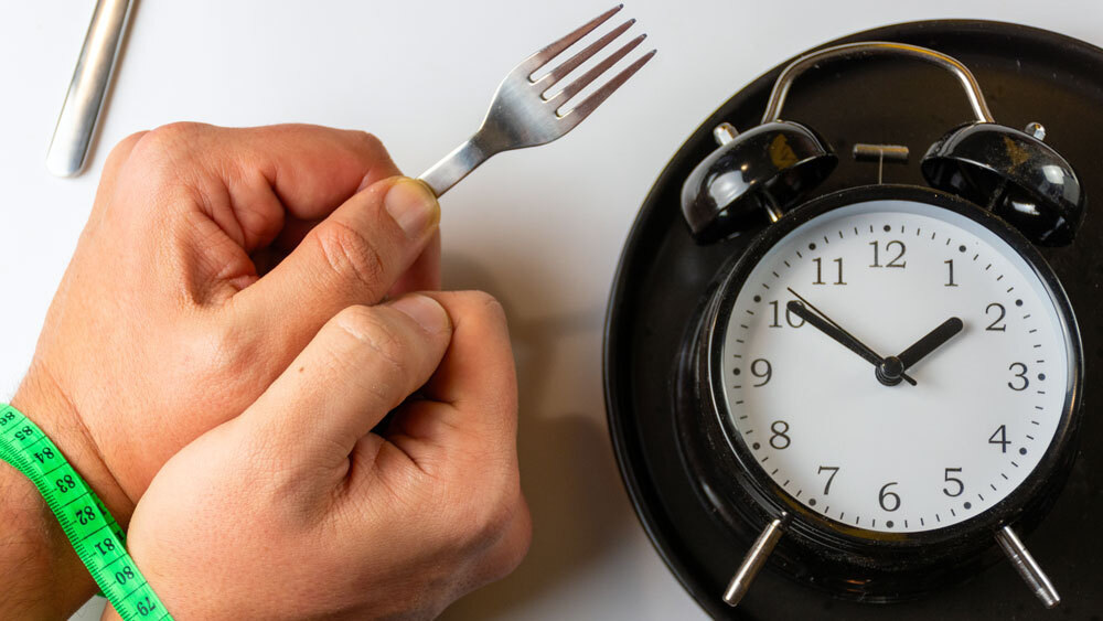 Ученые рекомендуют завтракать пораньше для контроля веса