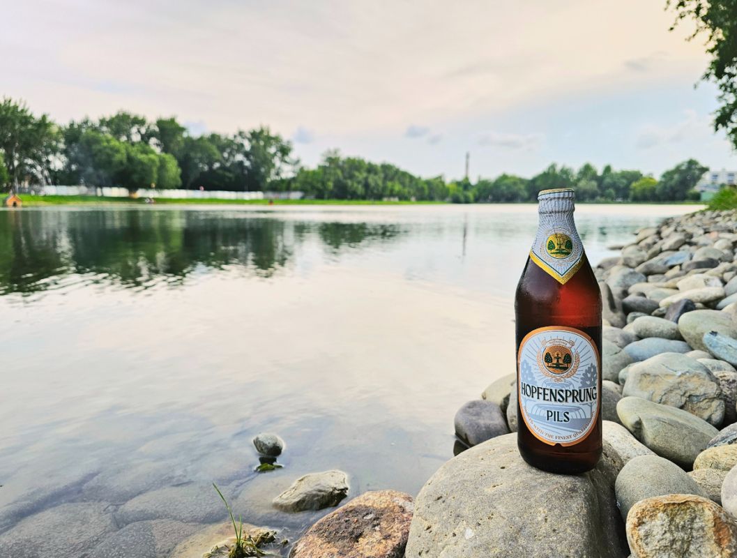 Новый немецкий пилснер Hopfensprung Pils в сети Красное и Белое: что стоит знать