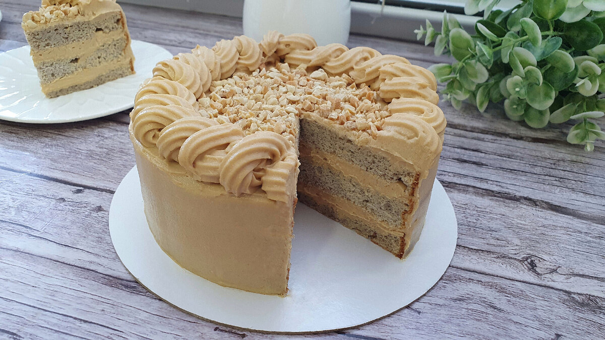Нежный банановый торт с кремом, напоминающим варёную сгущёнку