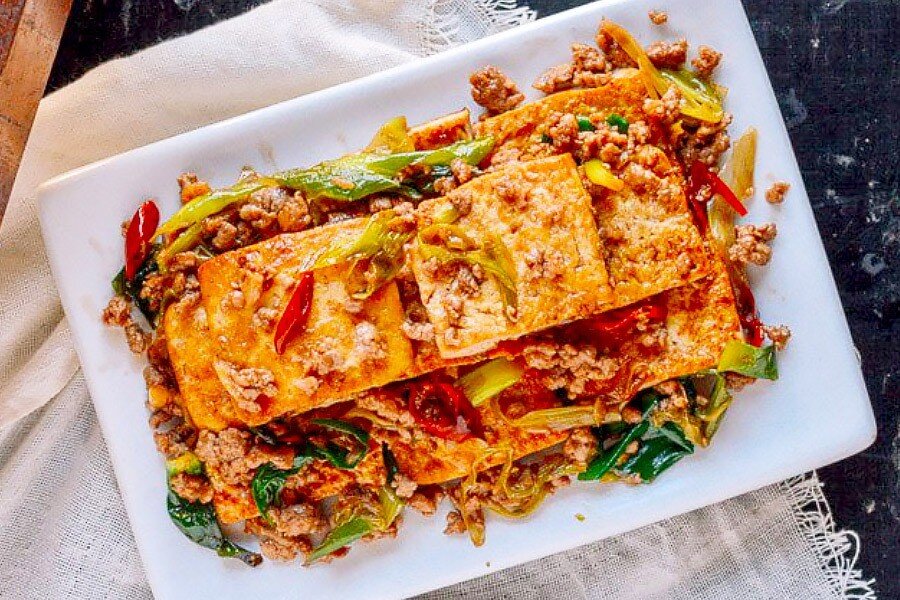 Необычное блюдо: Жареный тофу с мясным фаршем