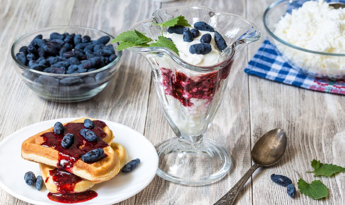 Нежные рецепты с жимолостью: как порадовать гостей домашними лакомствами