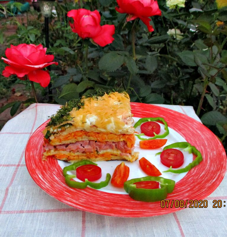 Кабачковый торт с тройной начинкой: легкая закуска для праздничного стола