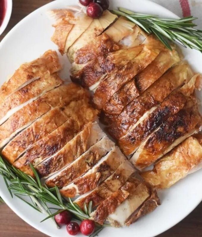 Как приготовить сочную жареную грудку индейки