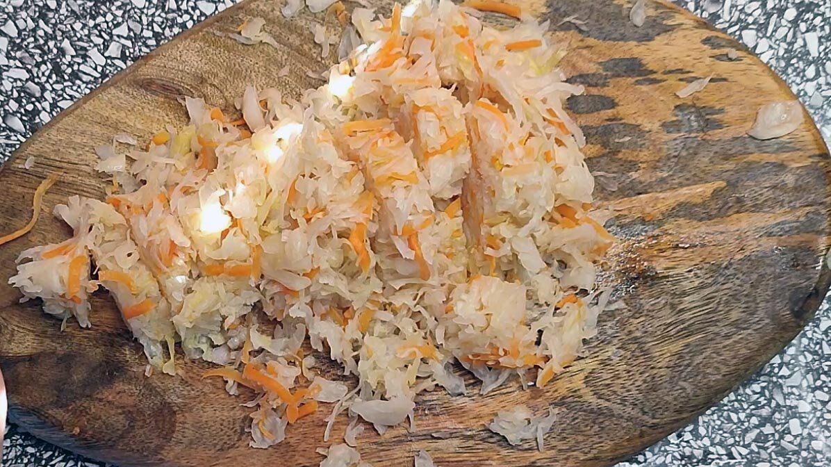 Вареники с квашеной капустой: простое и аппетитное блюдо для всей семьи