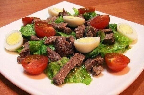 Салат с говядиной и помидорами: легкий и вкусный рецепт