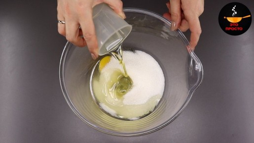 Легкий ванильный пирог с джемом: идеальный десерт к чаю