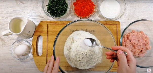 Ароматные пышки с мясом: простой и быстрый рецепт