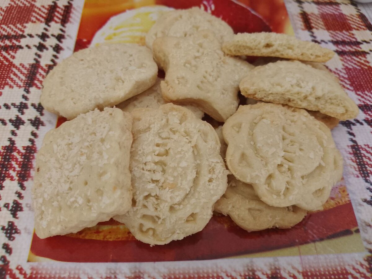 Ароматное песочное печенье с кокосовой стружкой, которое просто тает во рту