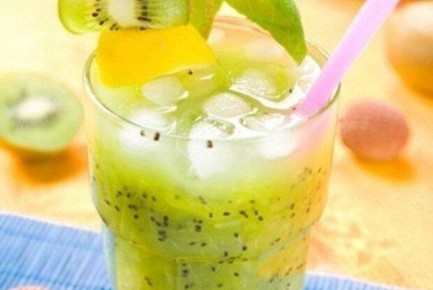 Цитрусовый взрыв: освежающий коктейль с киви и ромом