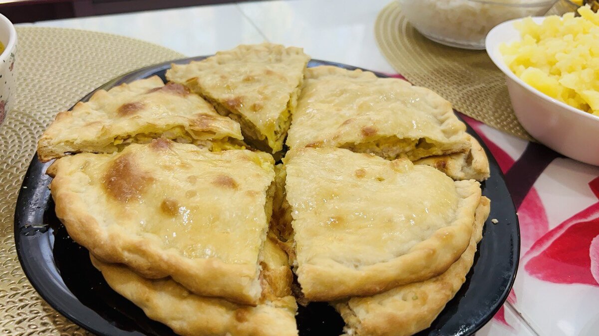 Нежные пироги с картофелем и сыром: простой рецепт для всей семьи