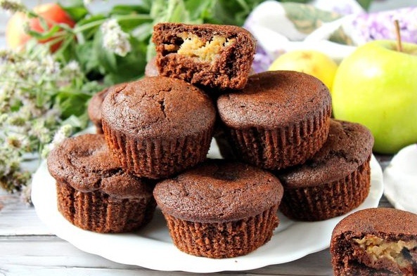 Шоколадные кексы с яблоками: легко и вкусно