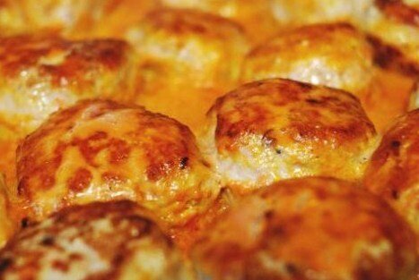Куриные тефтели с нежным соусом: простой рецепт на каждый день