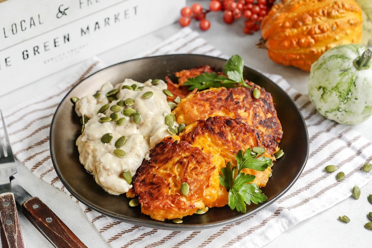 Тыквенные драники с куриным жюльеном и моцареллой: неожиданный кулинарный эксперимент