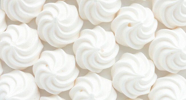 Искусство сладостей: безе или меренга — чем они отличаются?