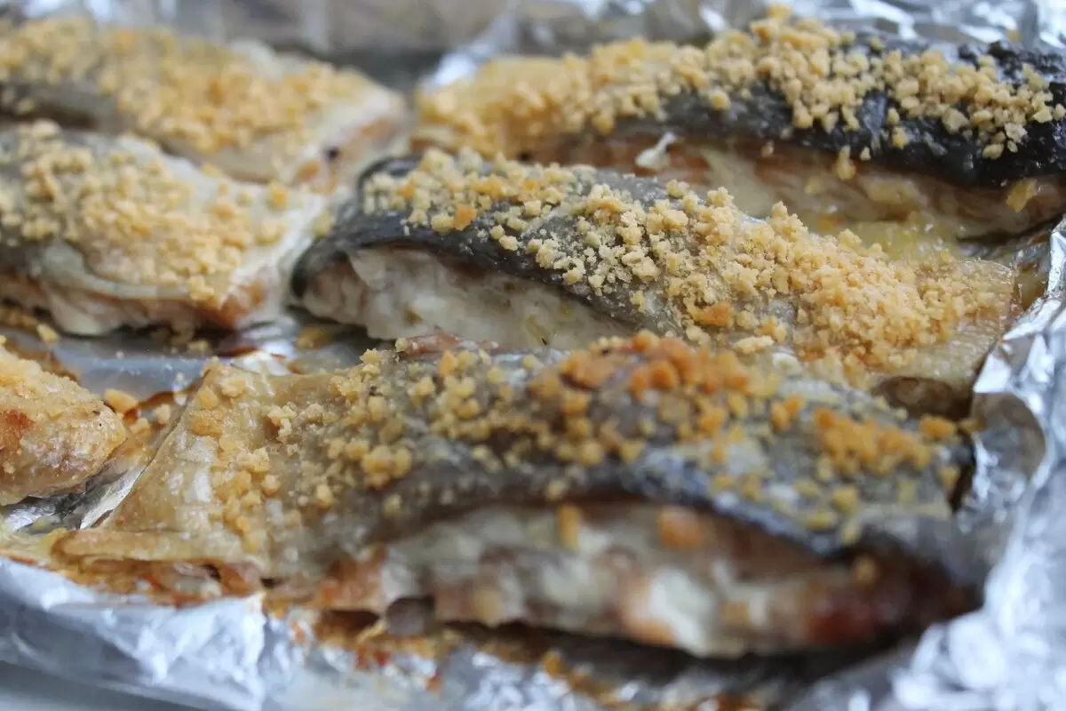 Как приготовить красную рыбу: секреты сочности и хрустящей корочки