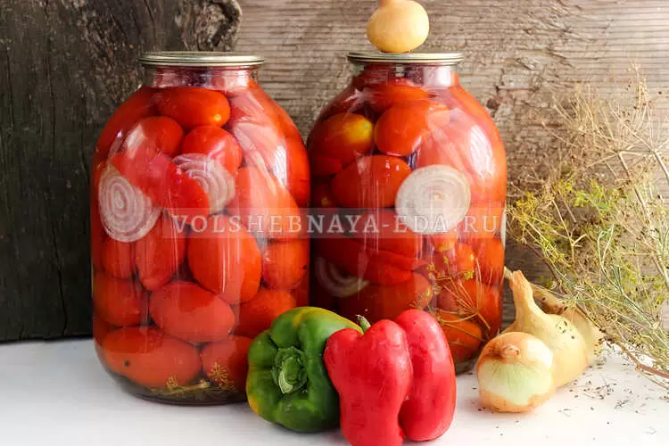 Как заготовить вкусные помидоры с луком и перцем на зиму: простой рецепт