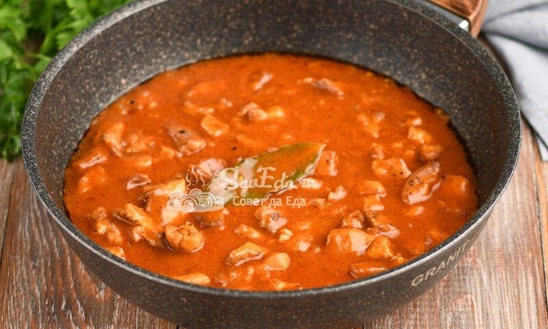 Наслаждайтесь домашним уютом: три варианта вкусного гуляша с подливкой