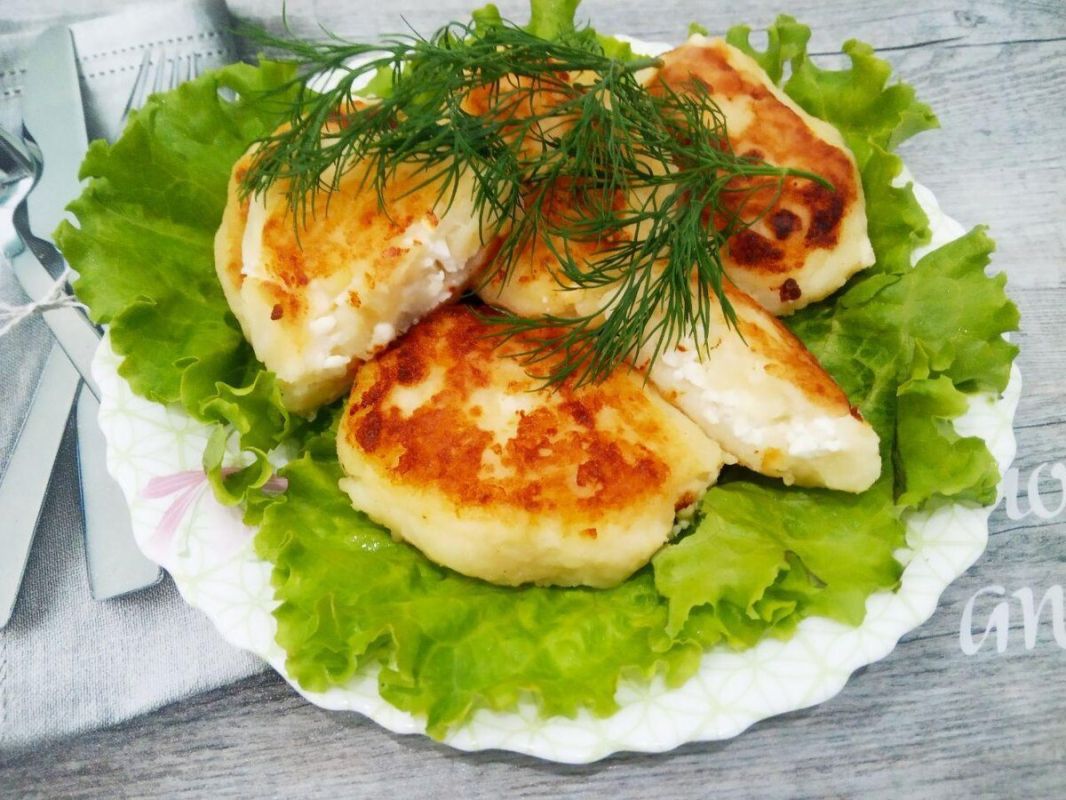 Нежные картофельные пирожки с творожной начинкой