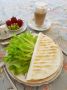 Кесадилья с мясом и перцем: вкусный заряд на утро